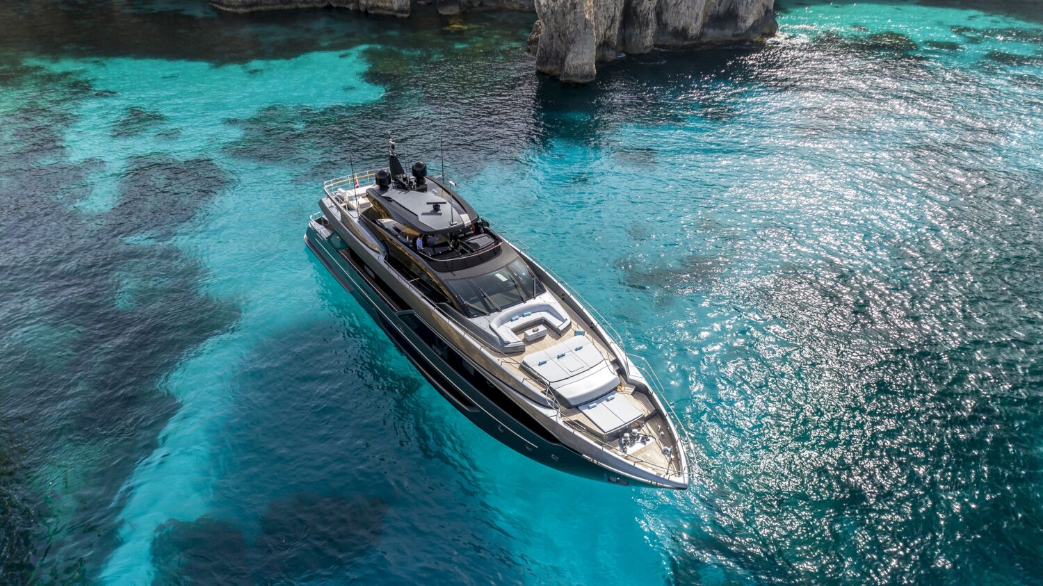 Motor Yacht FIGURATI for Charter with SuperYachtsMonaco