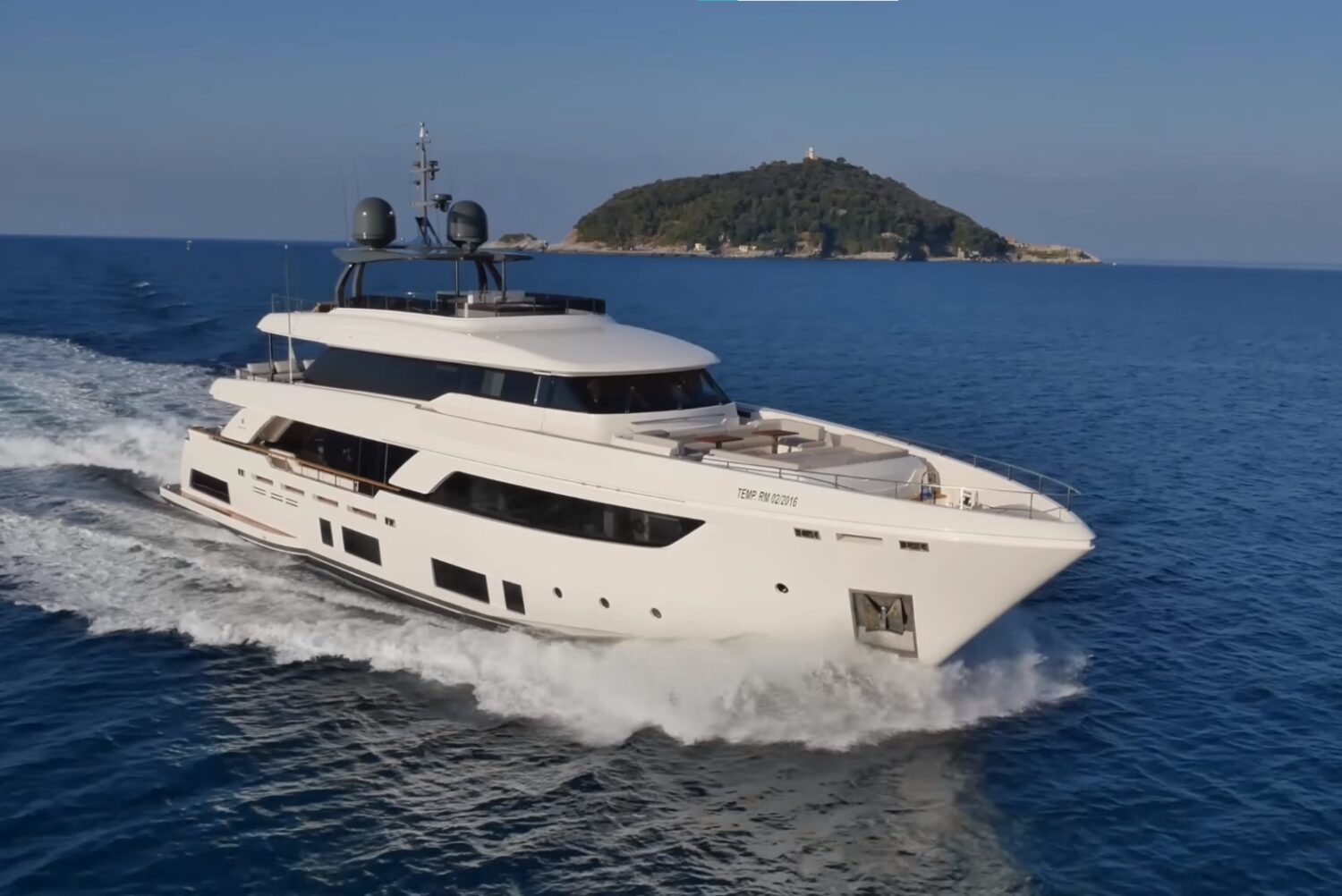 M/Y NAVETTA 37 Hull from CUSTOM LINE